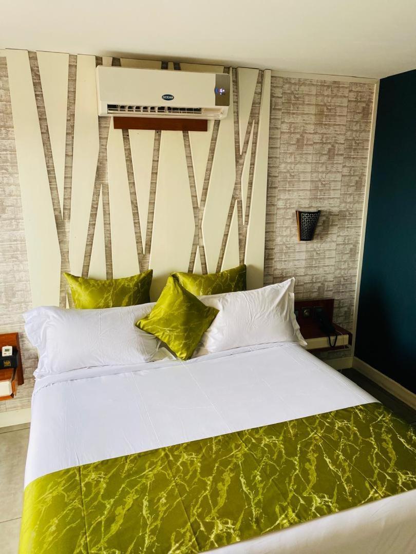 Boun'S Hotel Yaoundé Zimmer foto